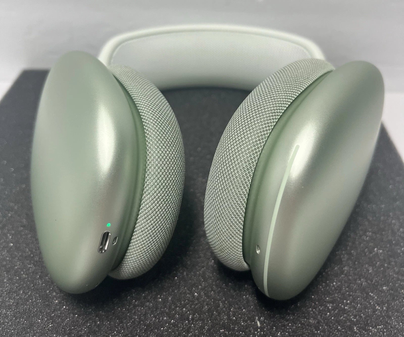 AirPods Max – Supreme Sound, Unmatched Comfort